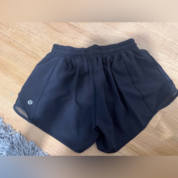 Lululemon black size 4 hotty hot shorts 4 inches - Picture 4 of 7